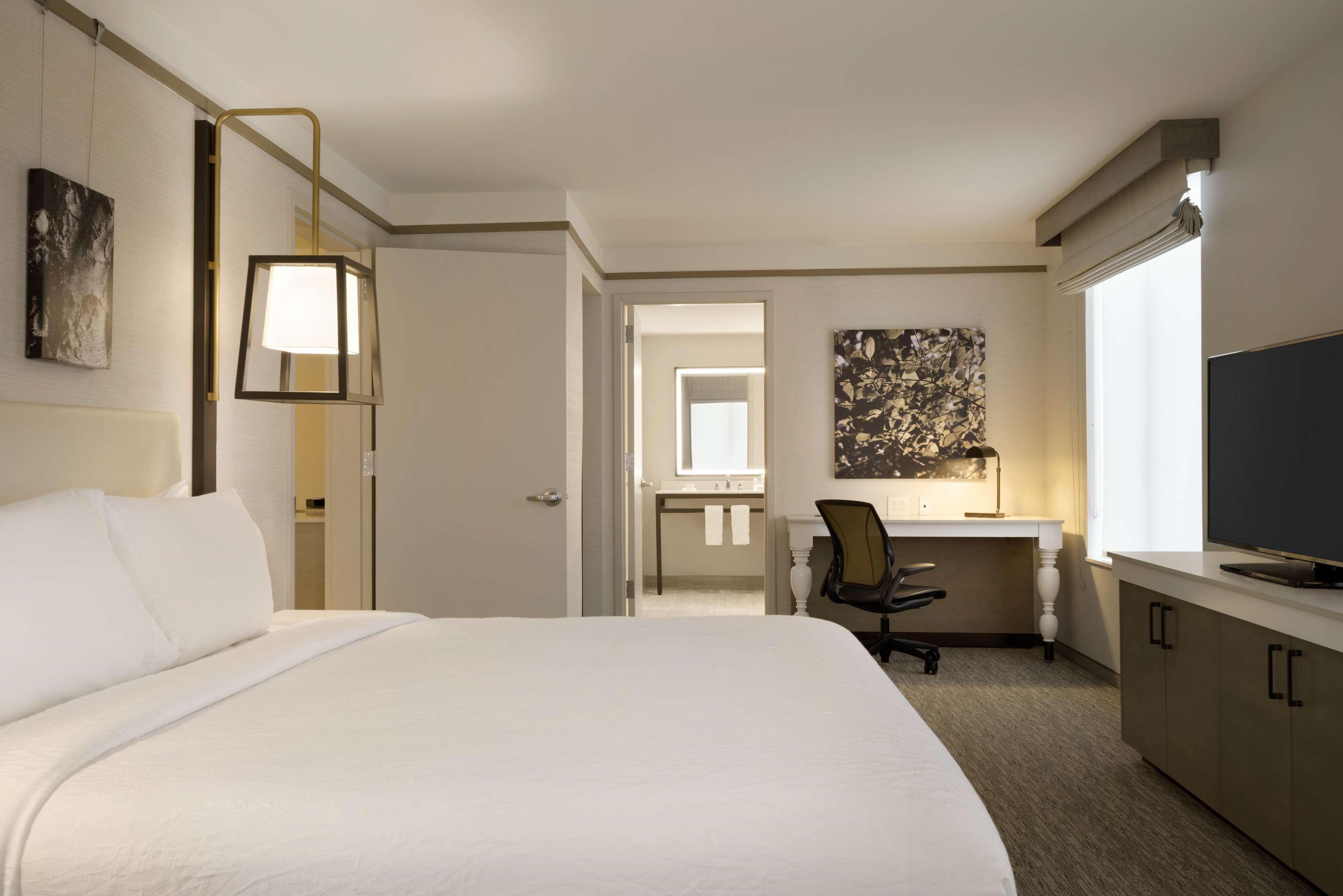 Hilton Garden Inn Newtown Square Radnor Bagian luar foto