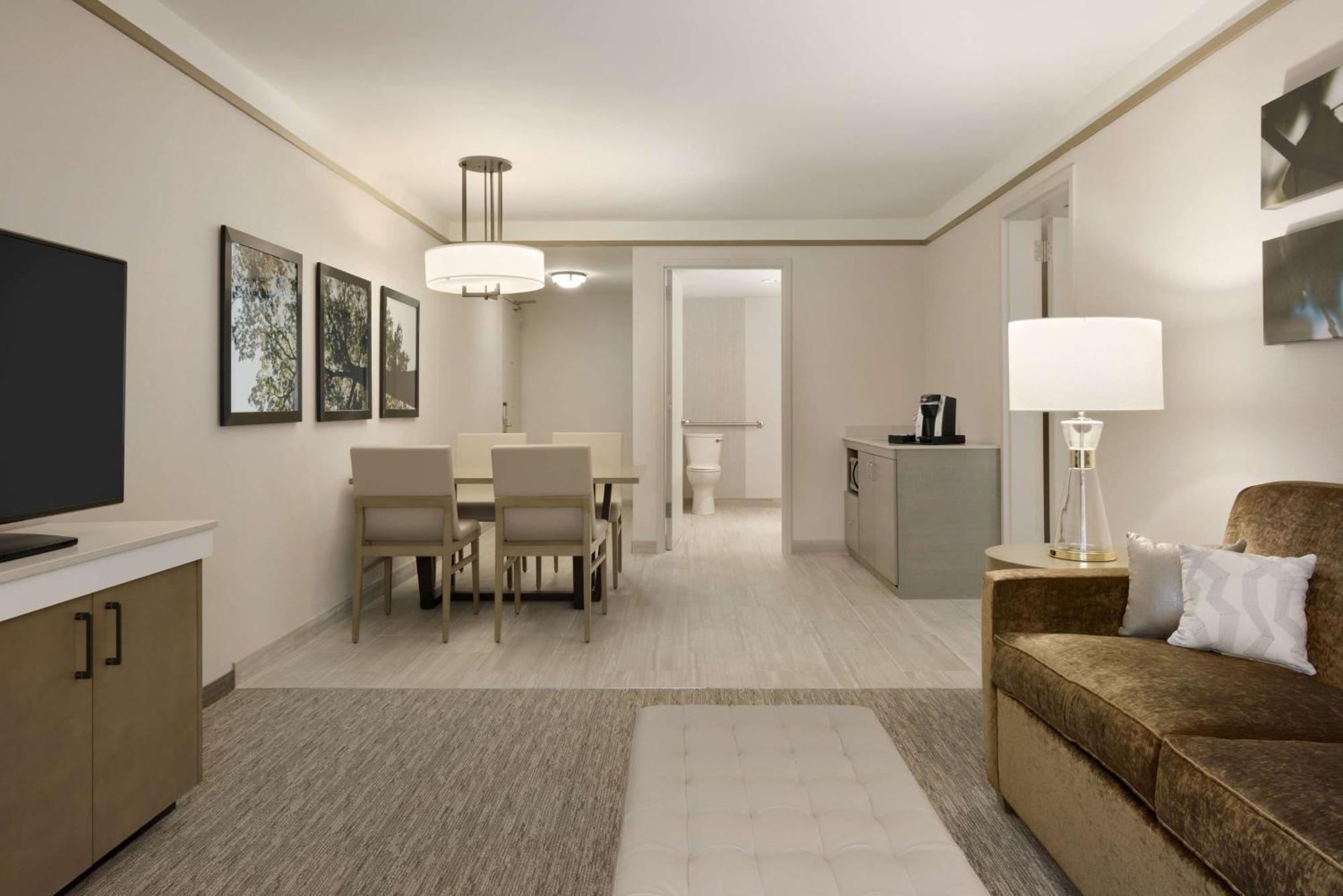 Hilton Garden Inn Newtown Square Radnor Bagian luar foto