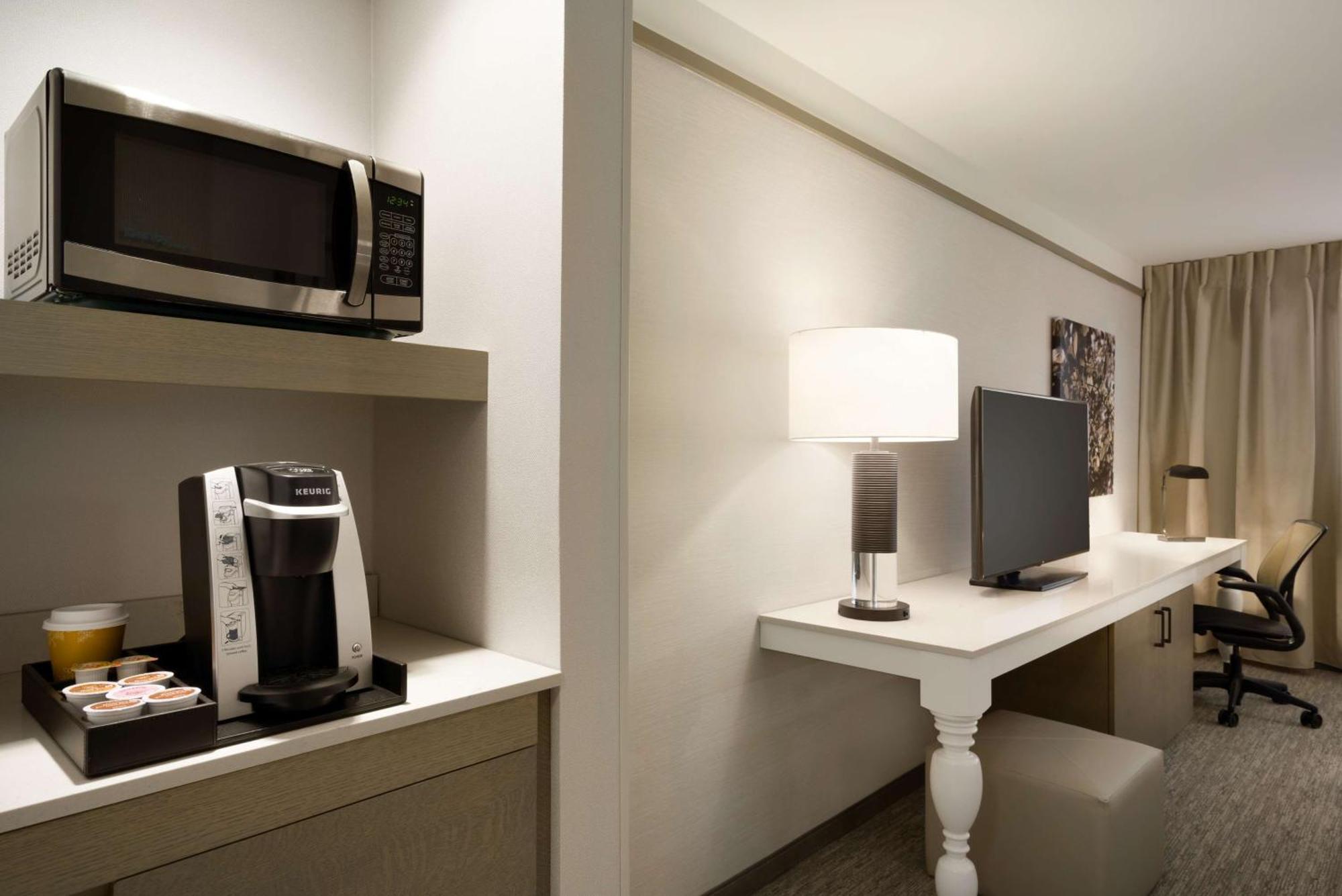 Hilton Garden Inn Newtown Square Radnor Bagian luar foto