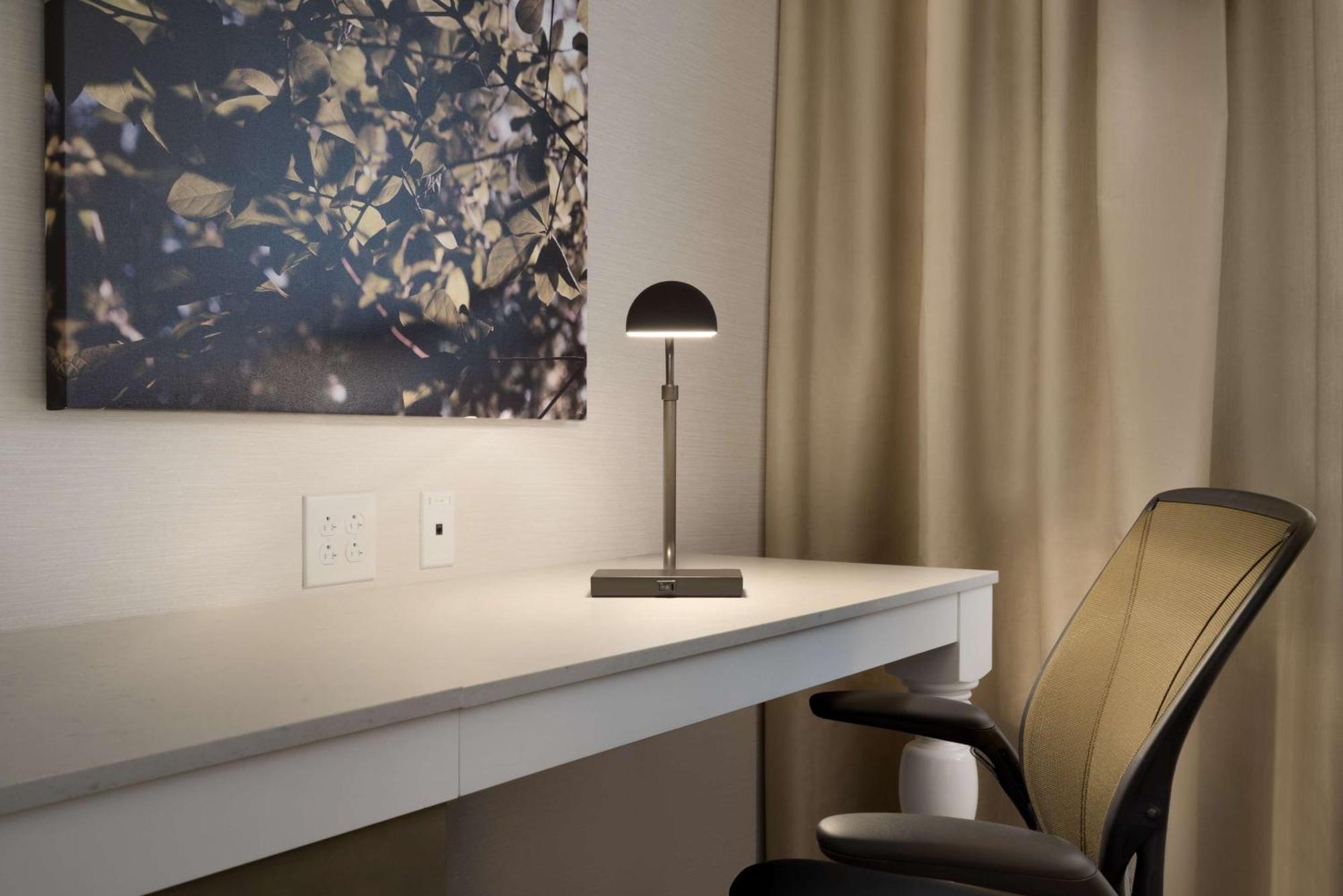 Hilton Garden Inn Newtown Square Radnor Bagian luar foto