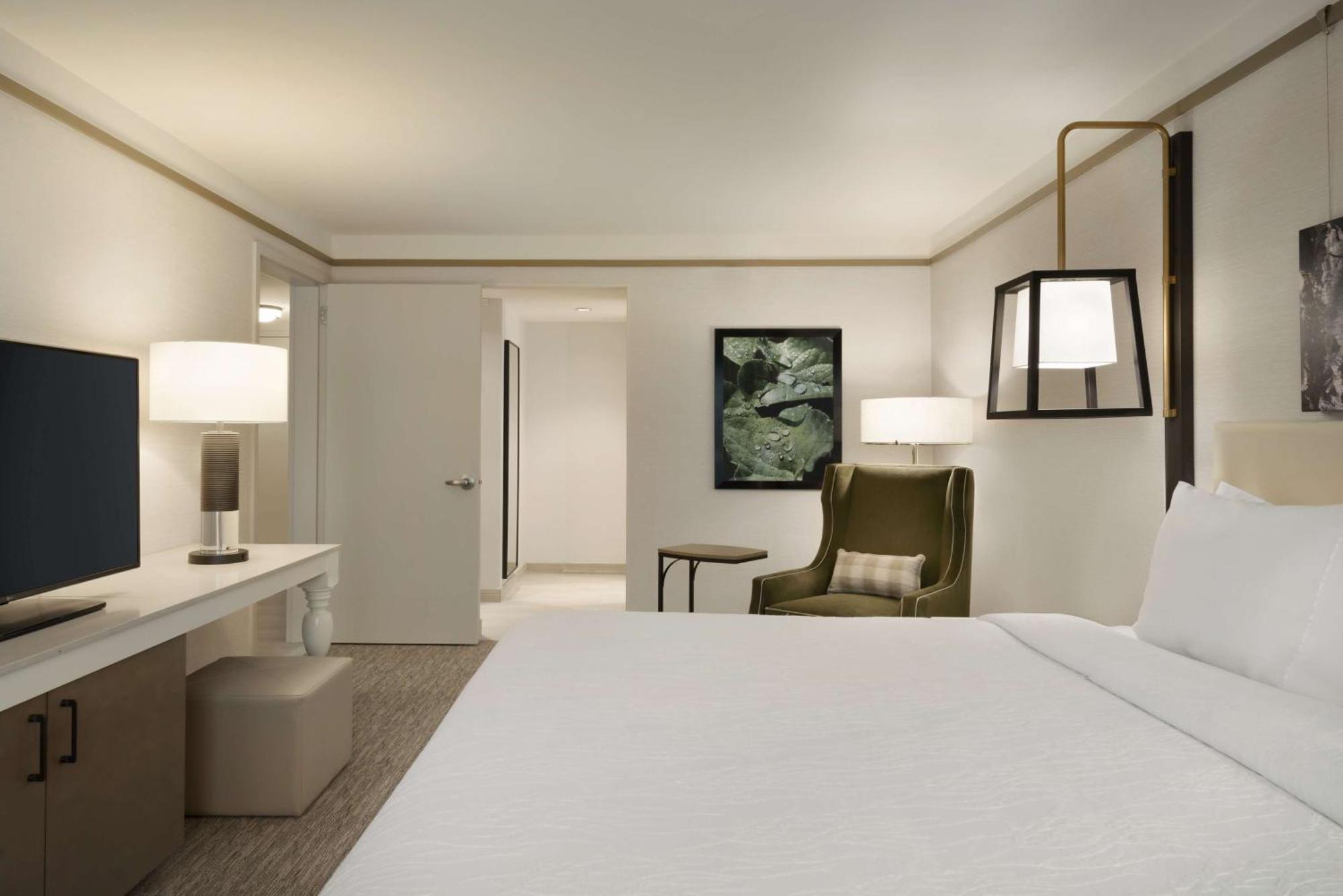 Hilton Garden Inn Newtown Square Radnor Bagian luar foto